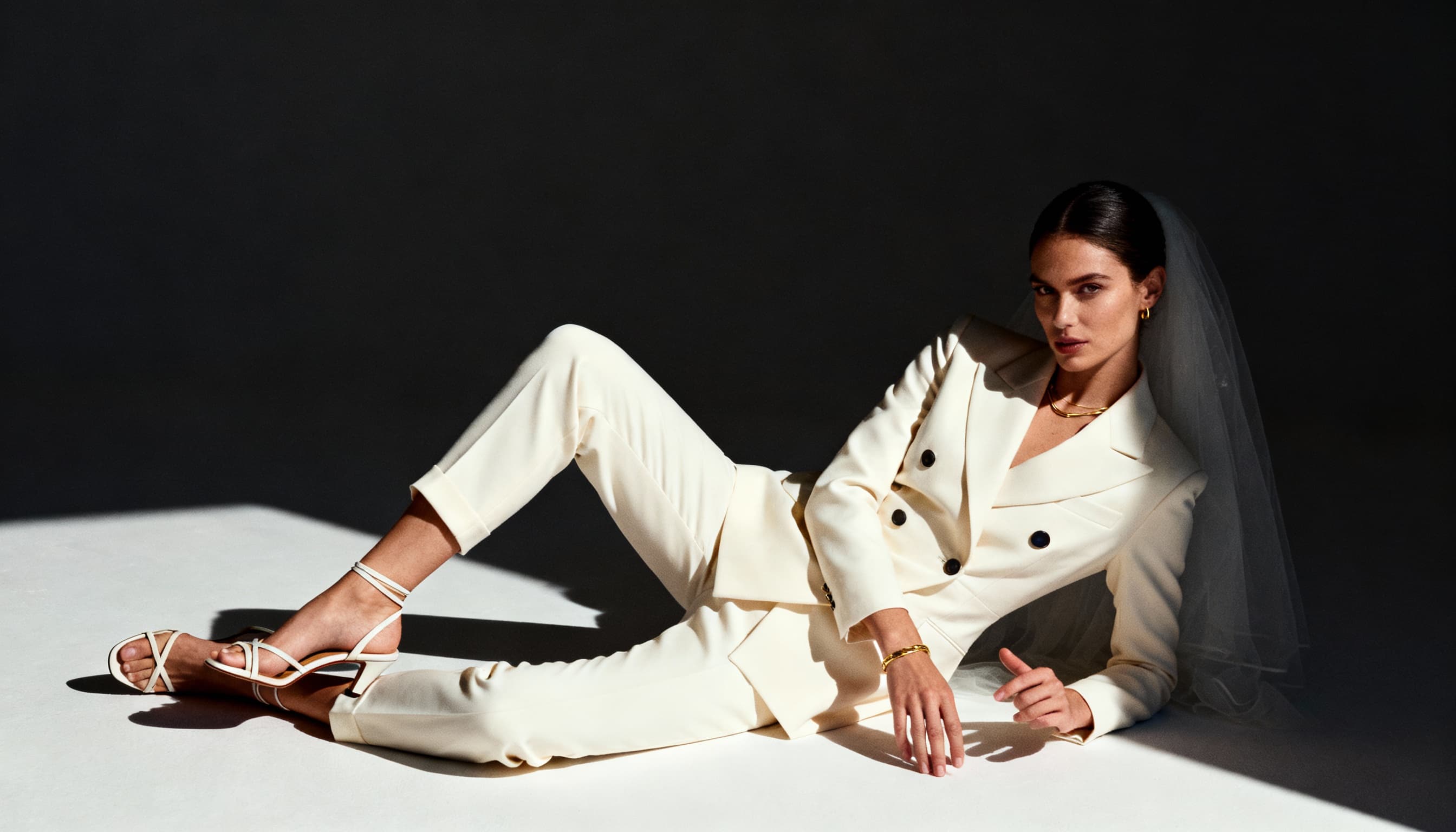 Blazer Düğün İçin Ceket Pantolon Kombinleri ile Güçlü ve Feminen