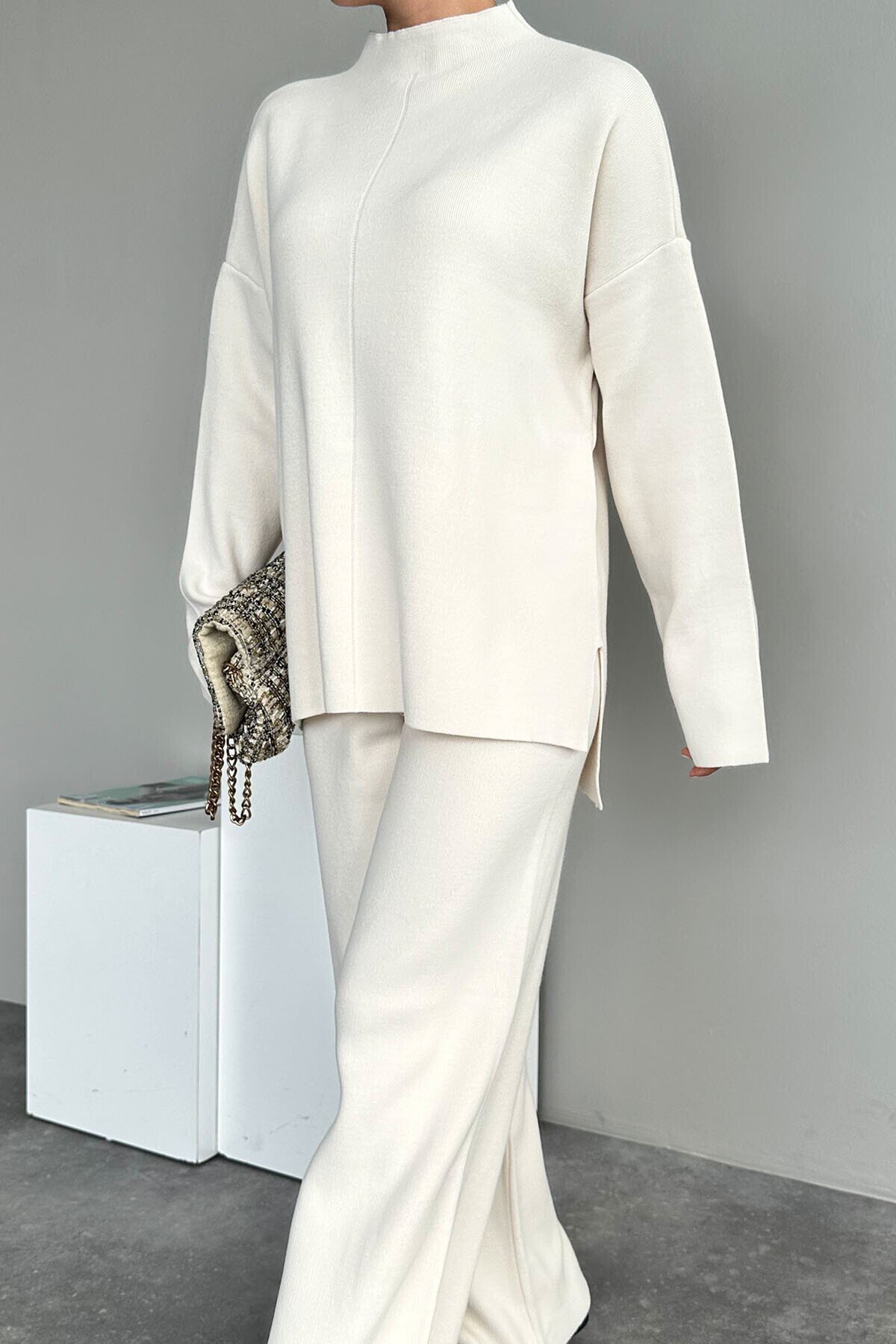 Cream Woman Zeneta Upright Collar Knit Tunic Pant Set