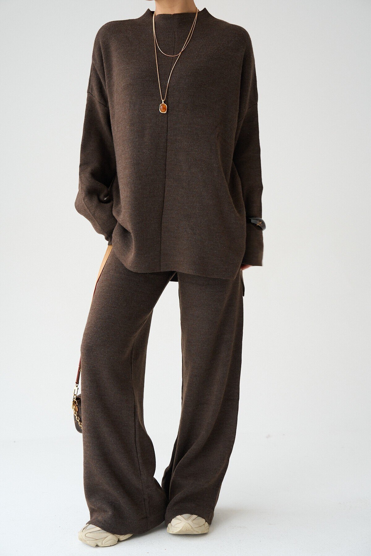  Woman Zeneta Upright Collar Knit Tunic Pant Set