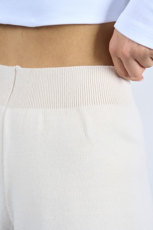 Krem Triko Pantolon
